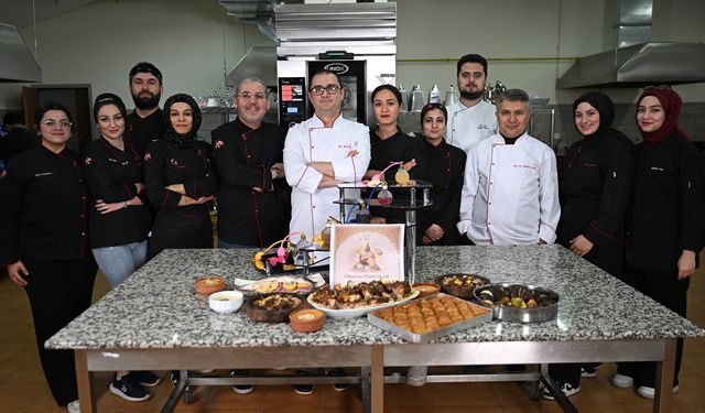 Gaziantep’te üniversite öğrencileri Osmanlı yemeklerini pazarlamak istiyor! 6 farklı yenilebilir parfüm ürettiler