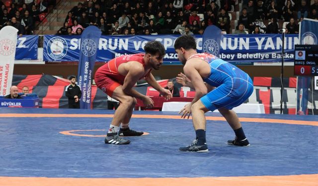 Türkiye Güreş Şampiyonası Gaziantep'te başladı! 907 sporcu mücadele edecek