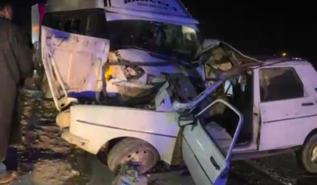 Gaziantep’in komşu ilinde feci kaza! Minibüs ile otomobil çarpıştı! 1 kişi hayatını kaybetti! Kaza anı kamerada…