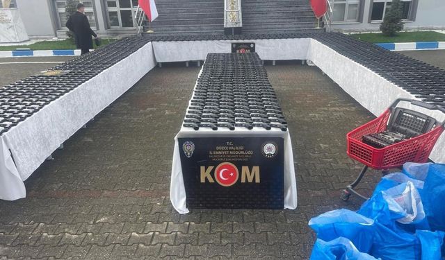 Yolcu otobüsünden cephanelik çıktı! Binlerce silah parçası ele geçirildi…