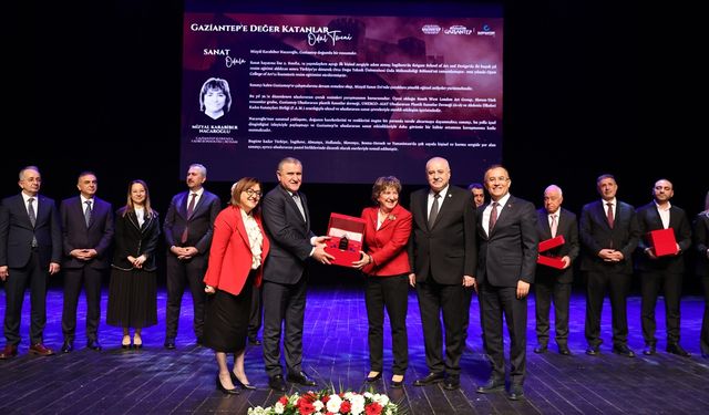 "Savunma sanayisinde her alanda yatırım yapan bir Türkiye var"