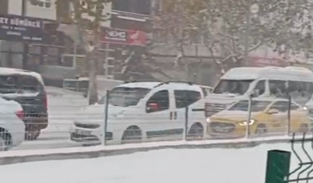 Gaziantep’te kar esareti! Trafikte uzun kuyruklar oluştu