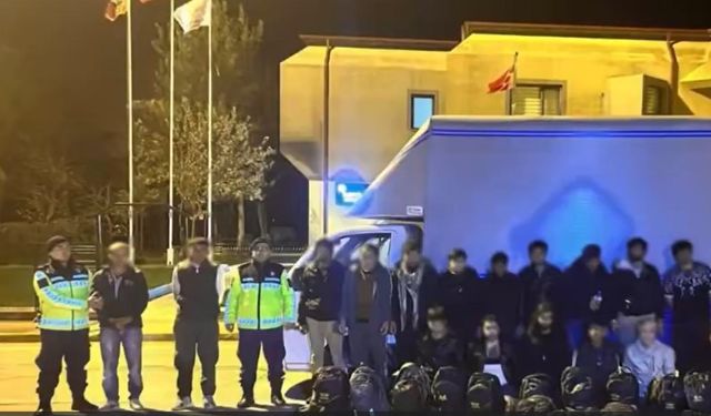 Bakan Yerlikaya duyurdu! Göçmen kaçakçılarına operasyon!