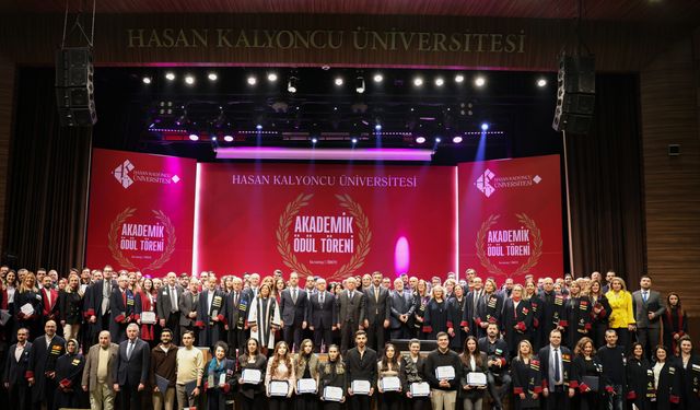 HKÜ’de akademisyenler ödüllendirildi! 185 ödül verildi…