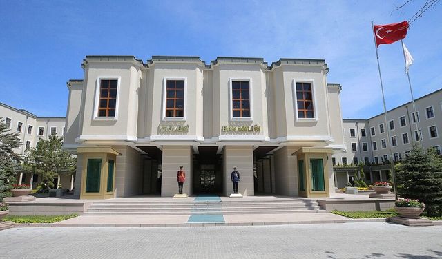 Özkan Yalım görevden uzaklaştırıldı