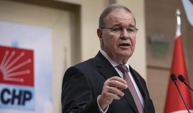 Faik Öztrak Kimdir, Kaç Yaşında, Nereli, Evli Mi? İşte Aile Hayatı ve Eğitim Geçmişi