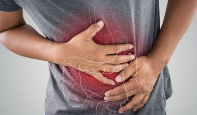 Karın ağrısı ve şişkinliğin nedeni huzursuz bağırsaklar olabilir!