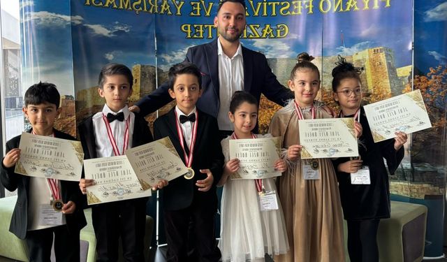 “Altın Nota’da Üçlü Gurur: Melih Koray Özdemir ve Öğrencilerinden Büyük Başarı!”