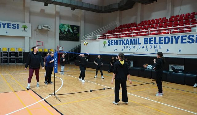 Şehitkamil Belediyesi öğrencileri sporla buluşturuyor