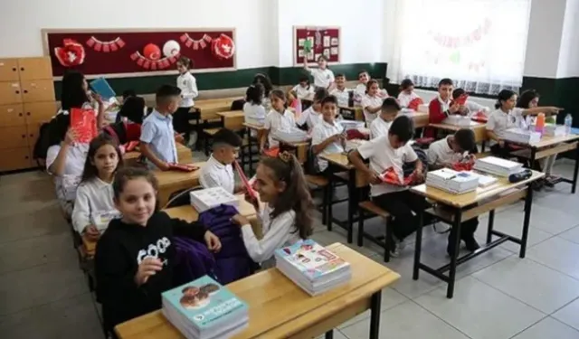 2026 15 Tatil Ne Zaman Başlıyor? Kaç Gün Sürecek, İkinci Dönem Ne Zaman?