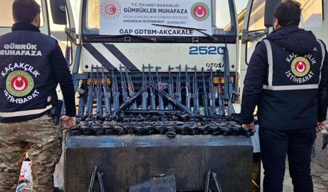 Suriye'den Türkiye'ye giriş yapan araçtan onlarca silah çıktı