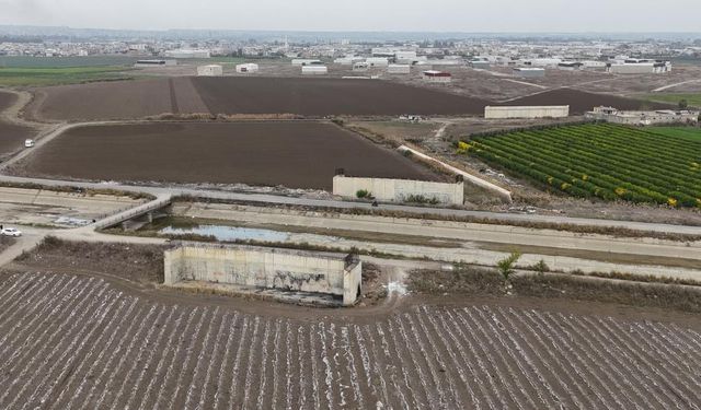 Bitmek bilyen yolun köprü ayakları samanlığa döndü