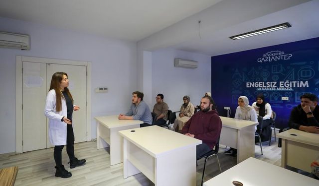 Gaziantep'te görme engelli kursiyerler için E-KPSS eğitim desteği!