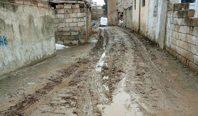 Gaziantep'te vatandaşların çamur çilesi isyan ettirdi!