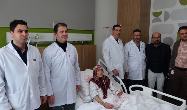 Gaziantep’te 87 yaşındaki hastanın karnından 4,5 kilogramlık tümör çıkarıldı!