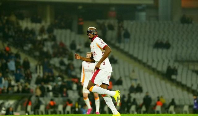 Victor Osimhen durmuyor! Bu sezonki gol sayısını 13’e yükseltti