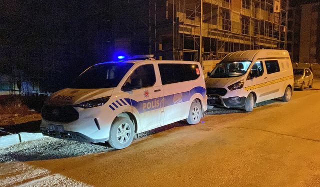 Havaya ateş açtı, balkona isabet etti! Magandalar iş başında!