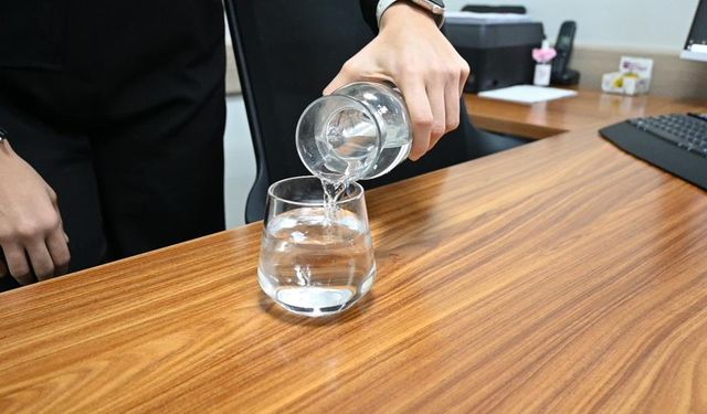 Kışın su tüketiminin azalması sağlığı tehdit ediyor! Uzmanından önemli uyarı…