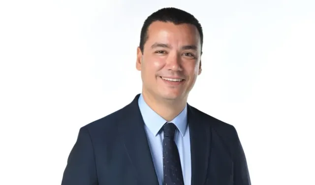 Açıl Sezen Kimdir, Kaç Yaşında, Evli mi? Ne İş Yapıyor, Maaşı Ne Kadar?