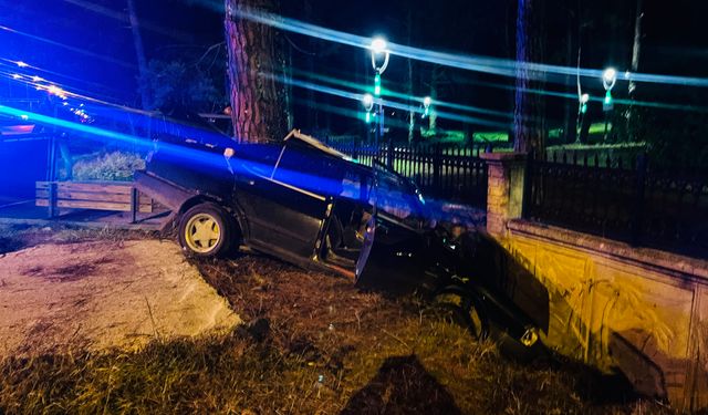 Feci kaza! Otomobil hurda yığınına döndü! Sürücü hastaneye kaldırıldı