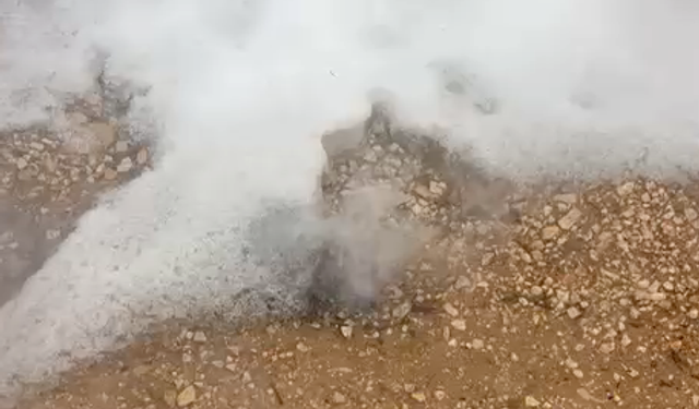 Gaziantep’te yeraltından esrarengiz dumanlar yükseliyor!