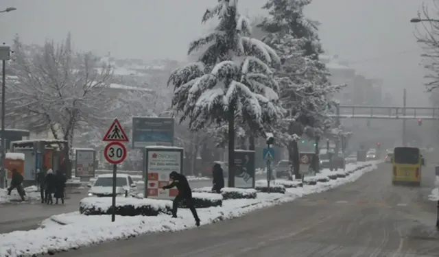 12 Ocak Pazartesi Rize’de yarın okul yok mu, Rize okullar tatil mi, Rize Valiliği kar tatili açıklaması yaptı mı? (RİZE