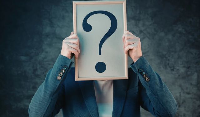 Buse Öztay Kimdir, Neden Gözaltına Alındı? Mehmet Akif Ersoy’un Neyi Oluyor?