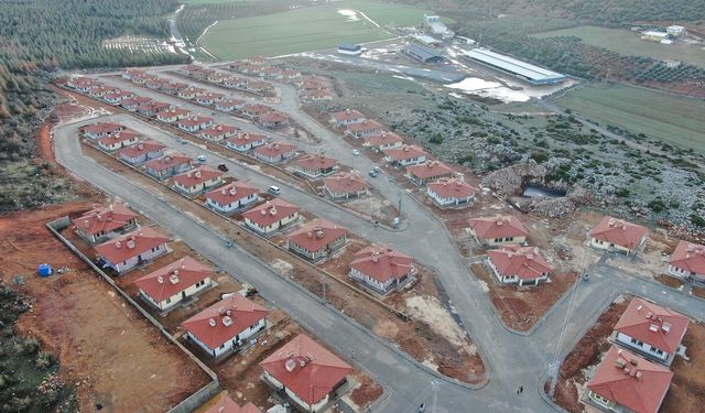 Depremzedeler: "Devlet bize ev değil villa yaptı"