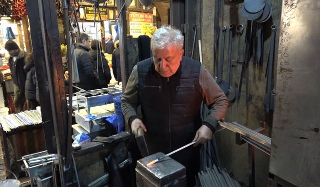 Gaziantepli demirci ustası 60 yıldır baba mesleğini sürdürüyor