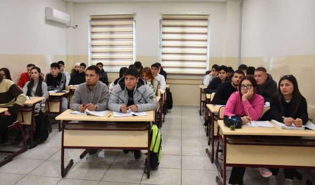 Gençler üniversite hayallerine ücretsiz kavuşuyor