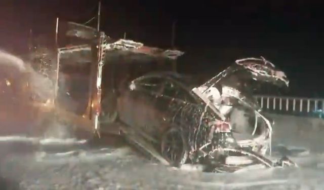 Gaziantep otoyolunda araç yüklü tırda yangın! 3 araç kullanılamaz hale geldi