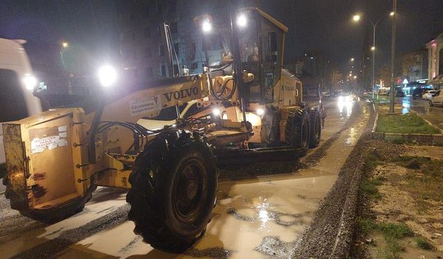 Kahramanmaraş'ta şiddetli yağışa karşı seferberlik! Çalışmalar aralıksız sürüyor