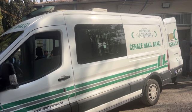 Düğün salonu önünde silahlı saldırıya uğrayan genç kurtarılamadı