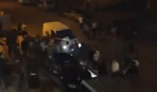 Gaziantep'te kan donduran görüntüler! Aracıyla kavga edenleri ezdi