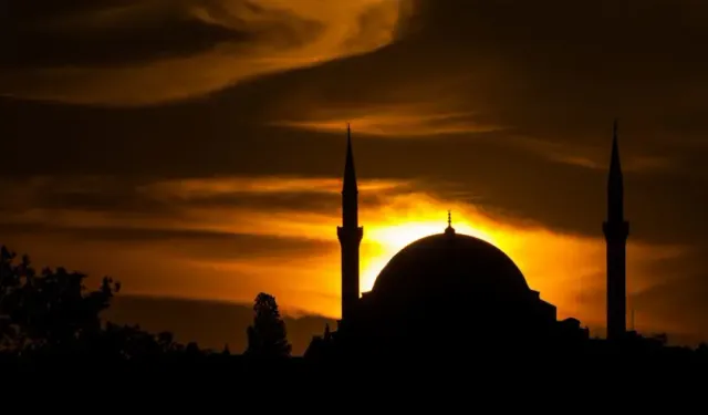 2026 Ramazan Ne Zaman? İlk Sahur ve Oruç Süresi Açıklandı