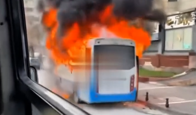 Gaziantep’te yürekler ağızlara geldi! Yolcu otobüsü alev topuna döndü