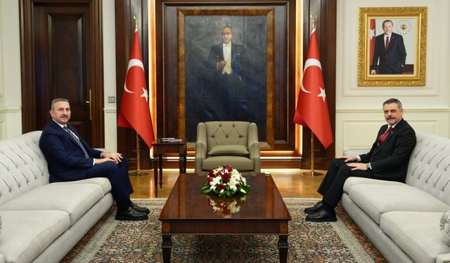 Abdulhamit Gül’den dikkat çeken temaslar! Bakanlara ‘hayırlı olsuna’ gitti!