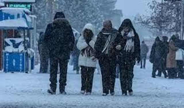 İstanbul’da Kar Alarmı! Valilik İlçe İlçe Açıkladı, İşte Beklenen Saatler