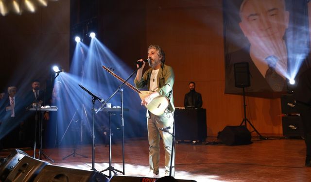 Kurtuluş coşkusu Ali Kınık konseriyle taçlandı