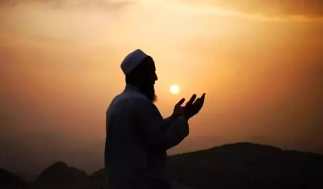 2026 Arefe Günü 1000 İhlas Okumak Fazileti ve Sevabı: 1000 İhlas Hangi Vakitte Okunur, Hadisi Nedir?