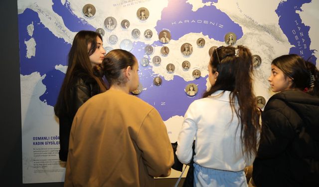 Gaziantep’te “19. Asırda Osmanlı Coğrafyasında Kadın” sergisi ziyarete açıldı! Çok sayıda sanatsever katıldı