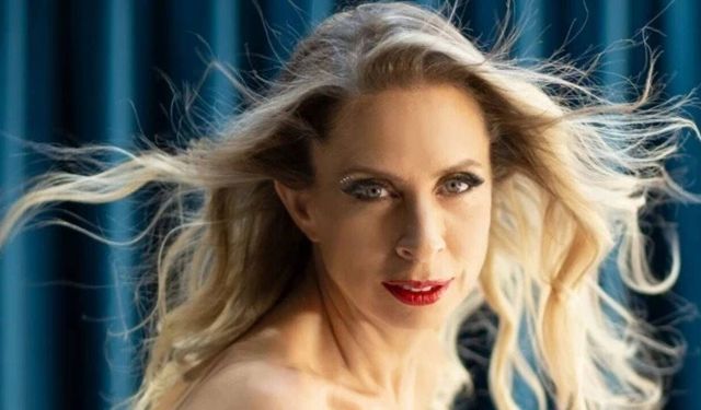 Zeynep Casalini Kimdir, Kaç Yaşında, Nereli, Kimin Akrabası, Annesi Kim, Babası Kim, Evli Mi, Şarkıları Neler?