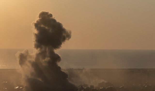 İsrail ordusu yeniden hava saldırıları başlattığını duyurdu