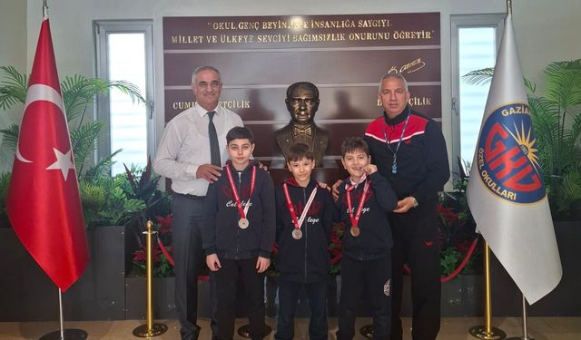 Paletli Yüzme Şampiyonasına GKV Özel Okulları damgası