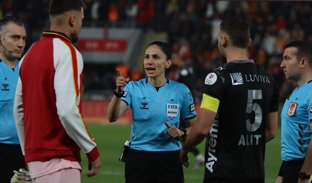 Süper Lig'de 22 yıl sonra bir ilk! Kadın hakem düdük çaldı