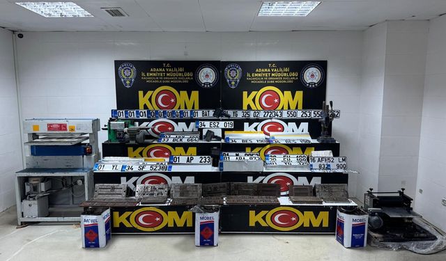 Merdiven altı plaka basım atölyelerine baskın! Onlarca basılmış plaka ele geçirildi