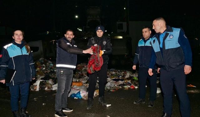 Çöpten servet çıktı! 1 milyon 200 bin TL'lik altın sahibine teslim edildi