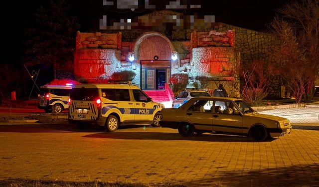 Gece kulübünde dehşet anları! Çalışanı yaraladı, kaçtı