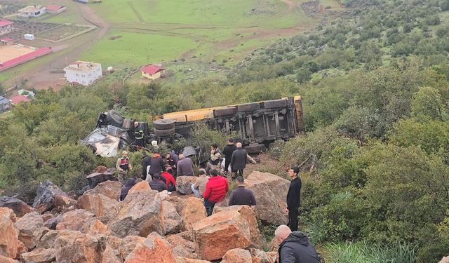 Gaziantep’te uçuruma yuvarlanan kamyonun sürücüsü öldü