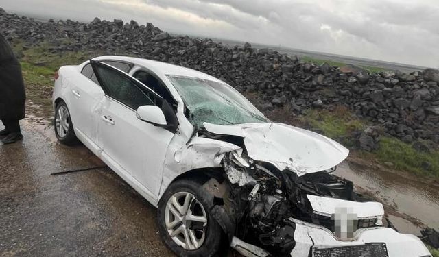 Gaziantep'in komşu ili Şanlıurfa’da iki otomobil kafa kafaya çarpıştı: 8 yaralı!